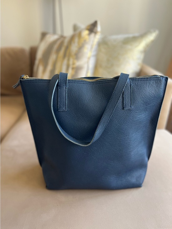 Mark & Graham Handbags - Mark & Graham Everyday Italian Leather Tote - Navy - Medium